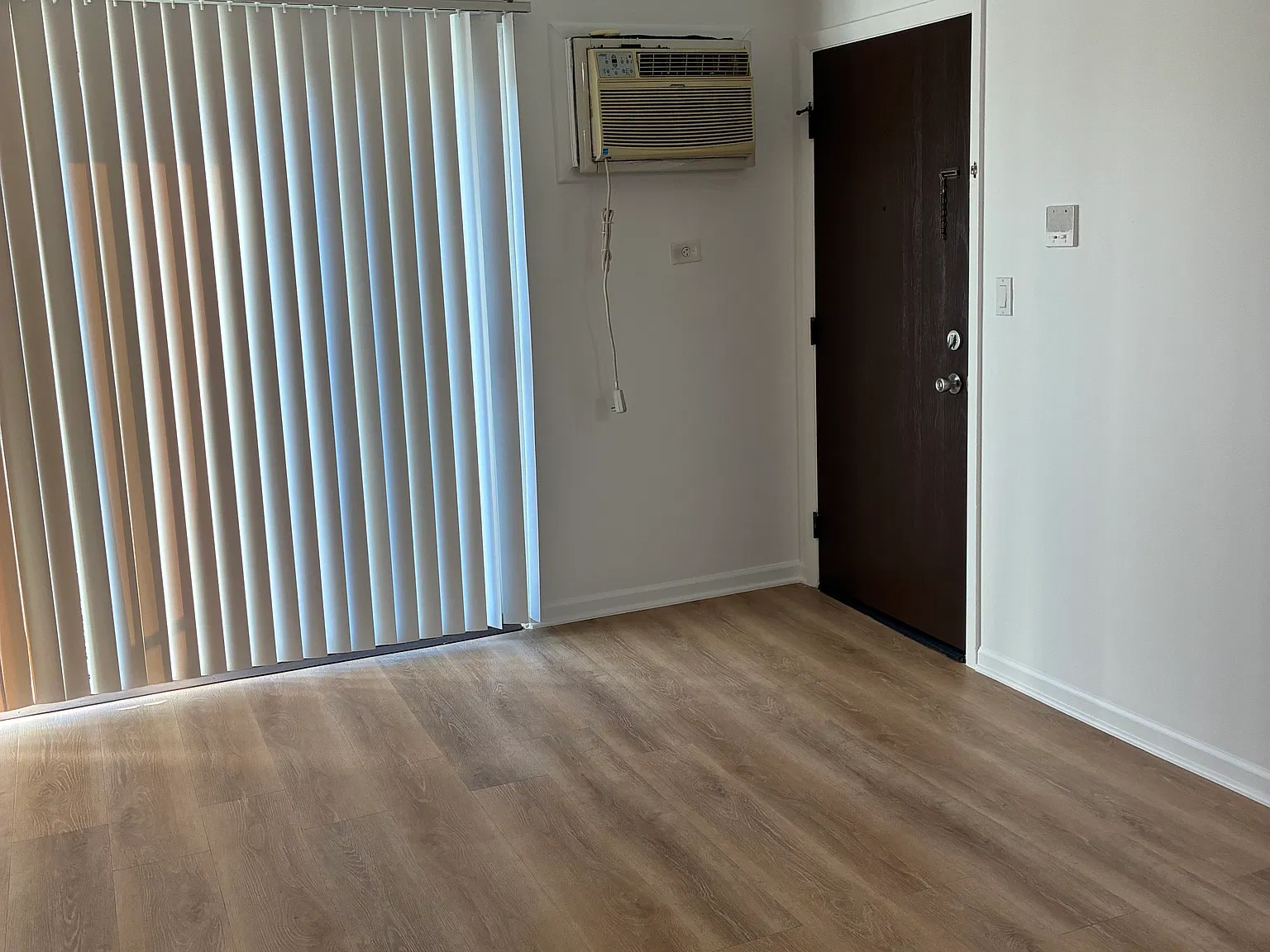 2 bed, 1000 sqft, $1,800 — Photo 3