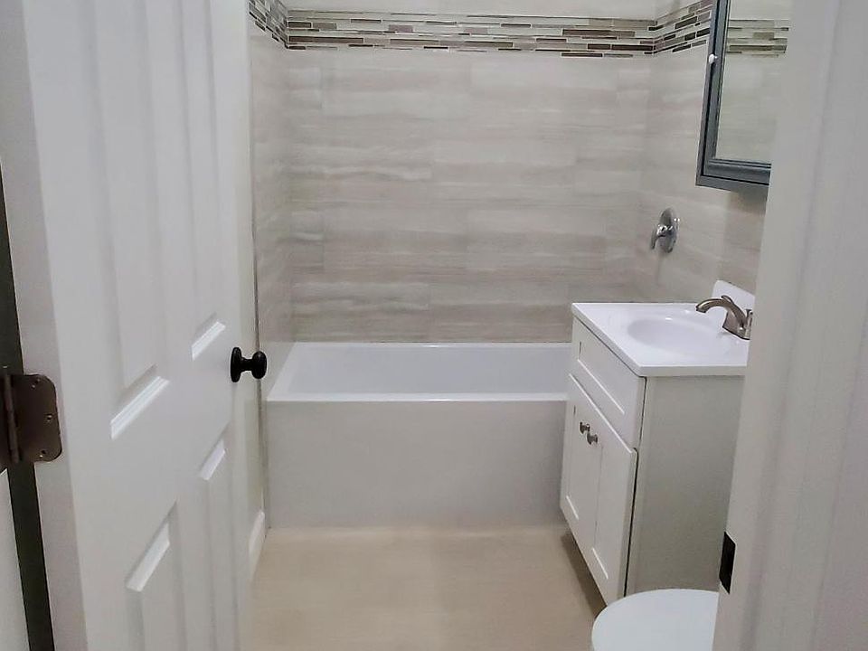 1st image of 3158 W Cullom Ave APT 2