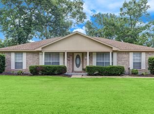 416 That Way St, Lake Jackson, TX 77566