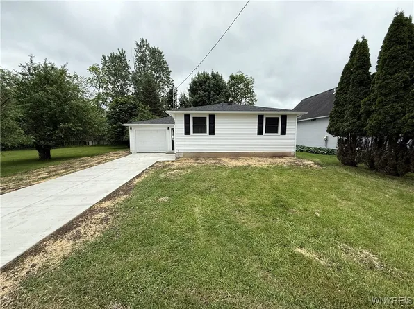 167 Iroquois Ave, Lancaster, NY 14086