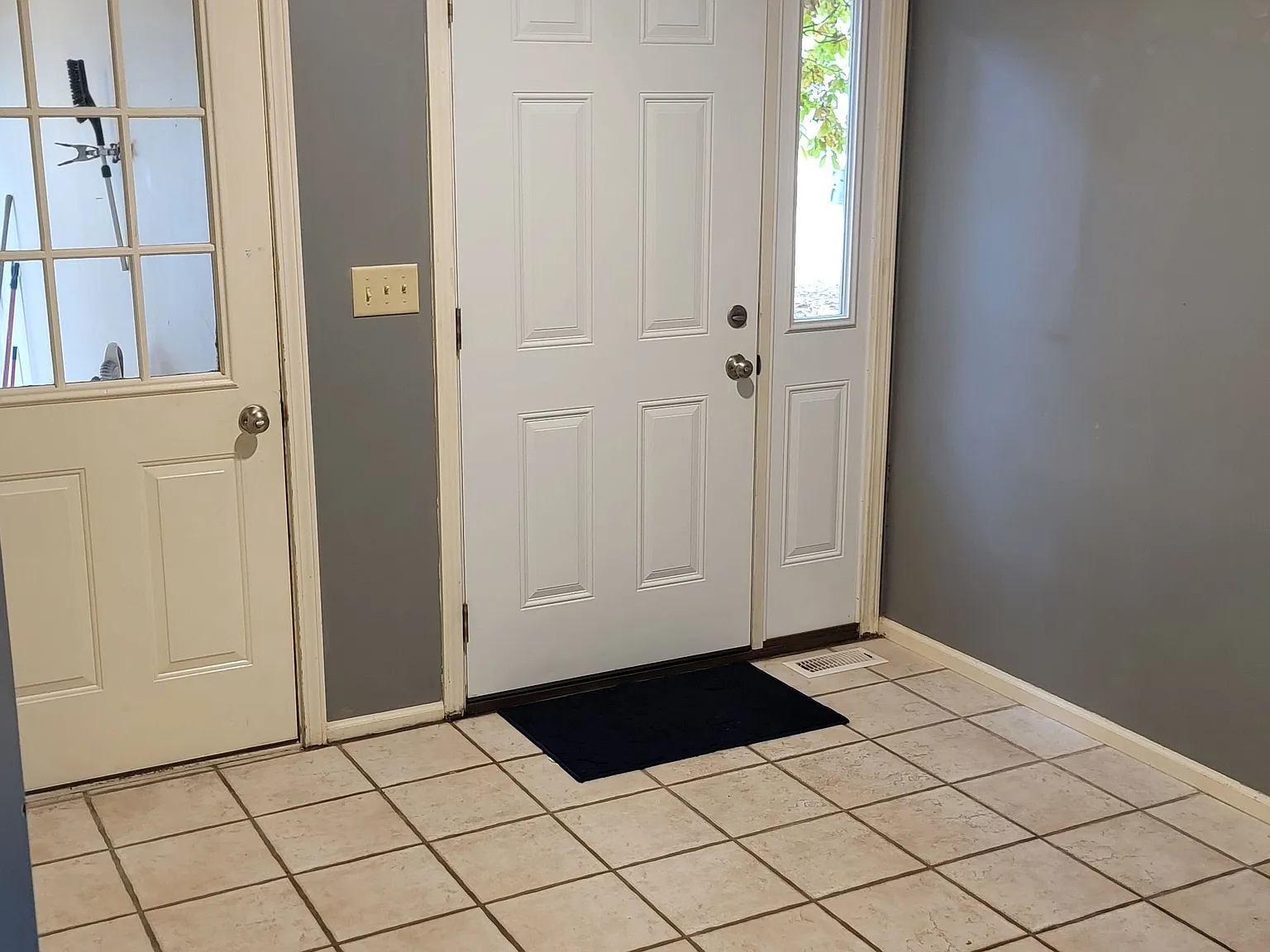 3 bed, 1.5 bath, 1372 sqft, $1,425 — Photo 4