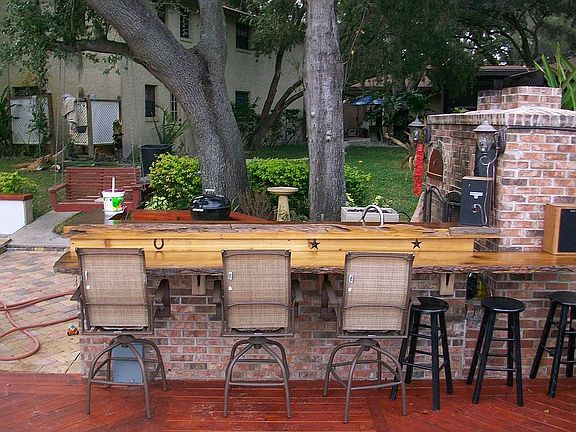 Outdoor kitchen - Pizza oven and smoker - Tuscany Style!