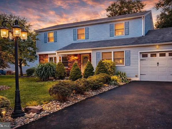 854 Phillips Rd, Warminster, PA 18974