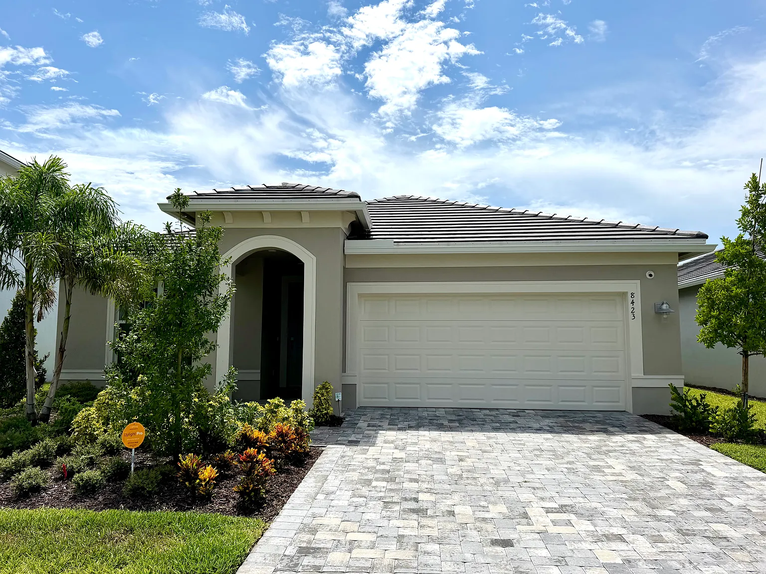 3 bed, 2284 sqft, $5,490 — Photo 3