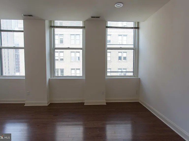 1600-2 Walnut St #501 — Photo 11