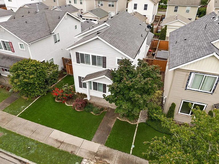 1349 Hudson St — Photo 31