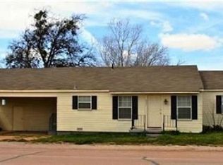 405 N Bailey St, Electra, TX 76360