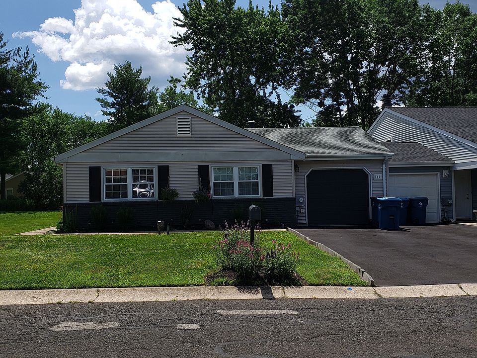 1st image of 141 Commonwealth Dr