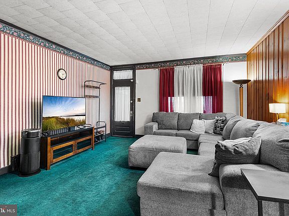 4th image of 410 New St