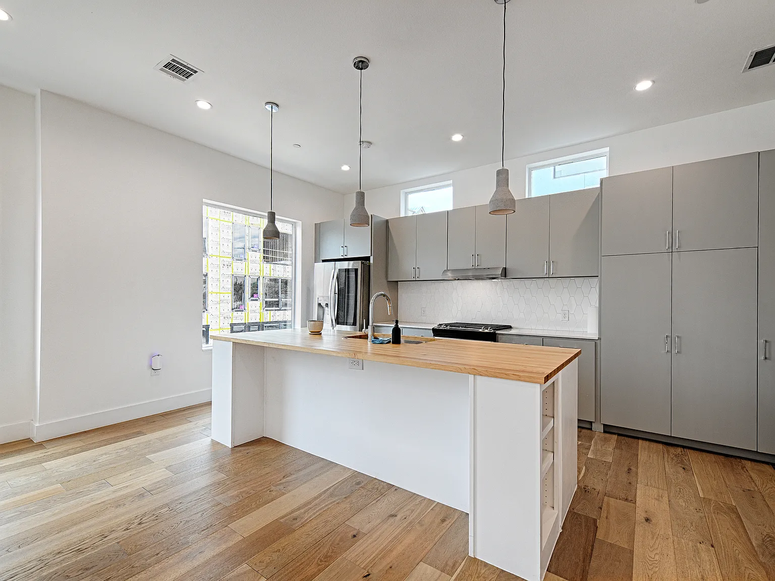 3 bed, 2225 sqft, $3,750 — Photo 4