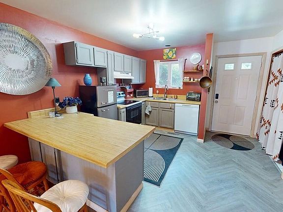 3rd image of 7216 Oak Ridge Pl