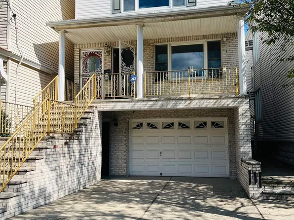 27 W 42nd St, Bayonne, NJ 07002