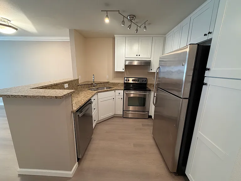 621 5th Ave N #103 — Photo 5
