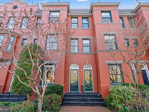 2nd image of 3022 R St NW Unit 1/2