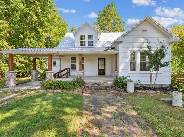 831 3rd St, Tracy City, TN 37387