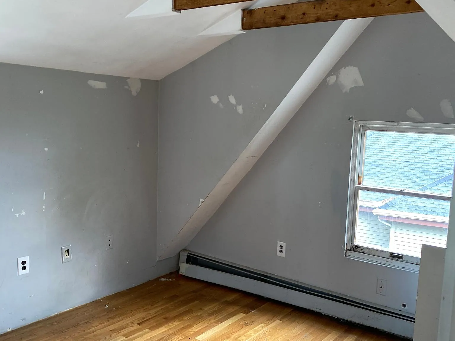 4 bed, 1350 sqft, $4,200 — Photo 2