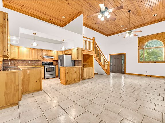 5th image of 8907 Summer Shade Rd