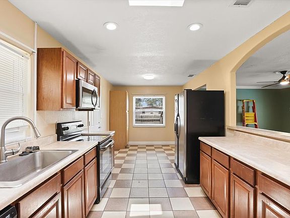 5th image of 1739 Hinckley Rd
