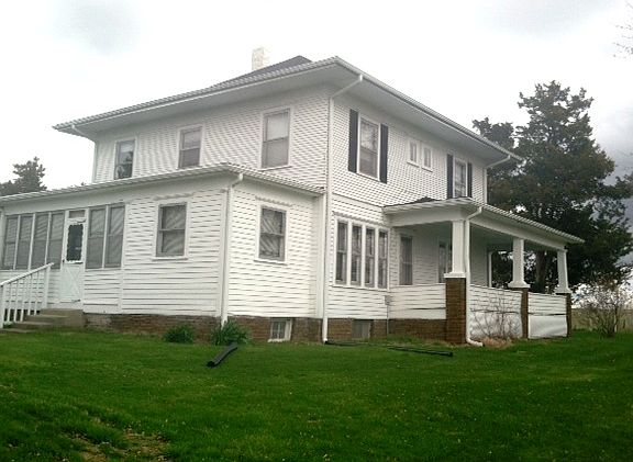 3rd image of 265 NE 38th Ave