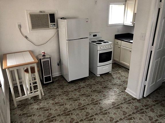 3rd image of 4514 Crane St APT B