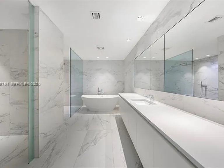 1000 Biscayne Blvd #Penthouse 1201 — Photo 34