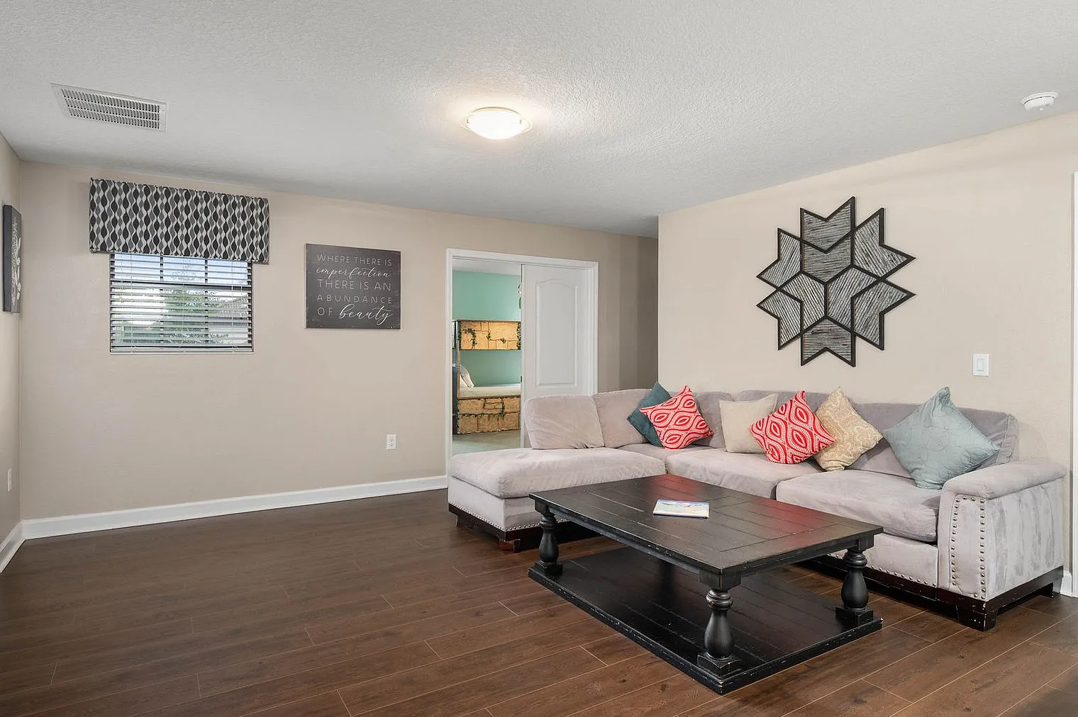 9 bed, 5.0 bath, 3907 sqft, $8,929 — Photo 1