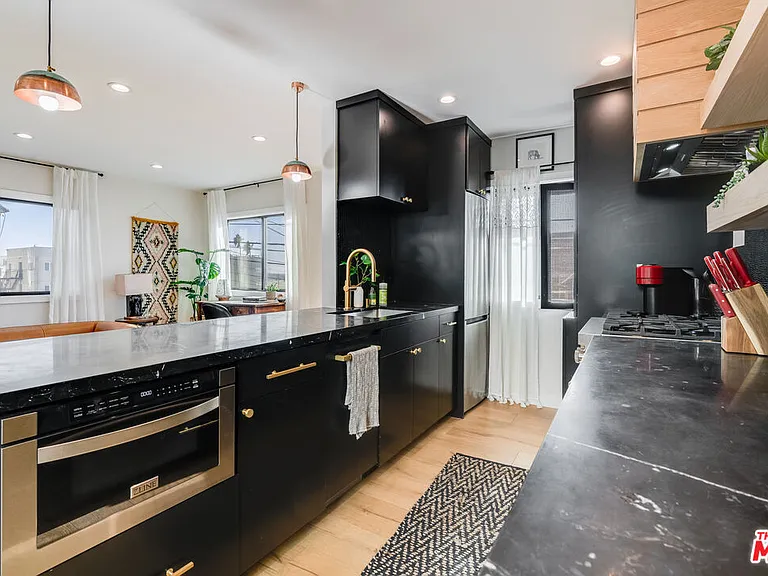17 Sunset Ave #4 — Photo 8