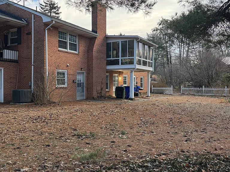 806 Allendale Ct #3 — Photo 2