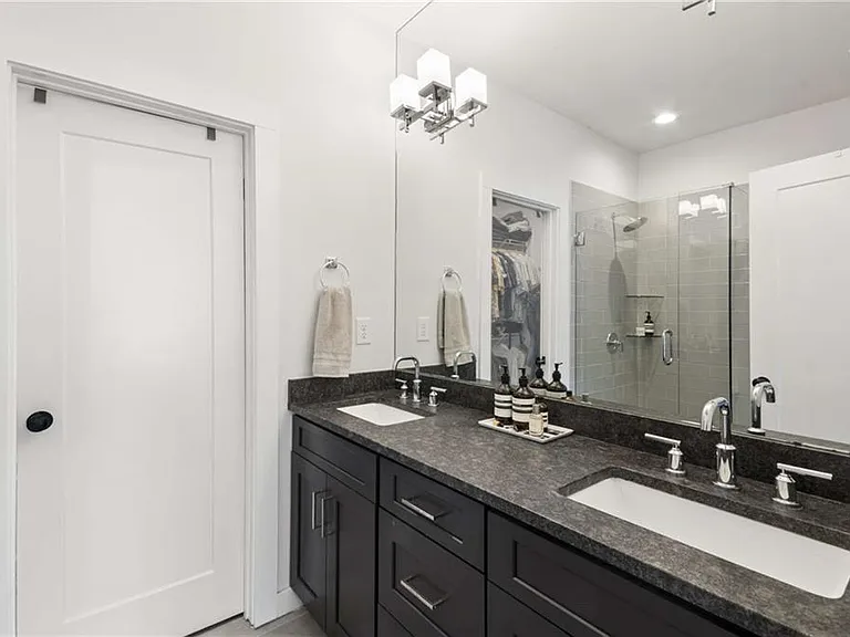 1350 May Ave SE #9 — Photo 32