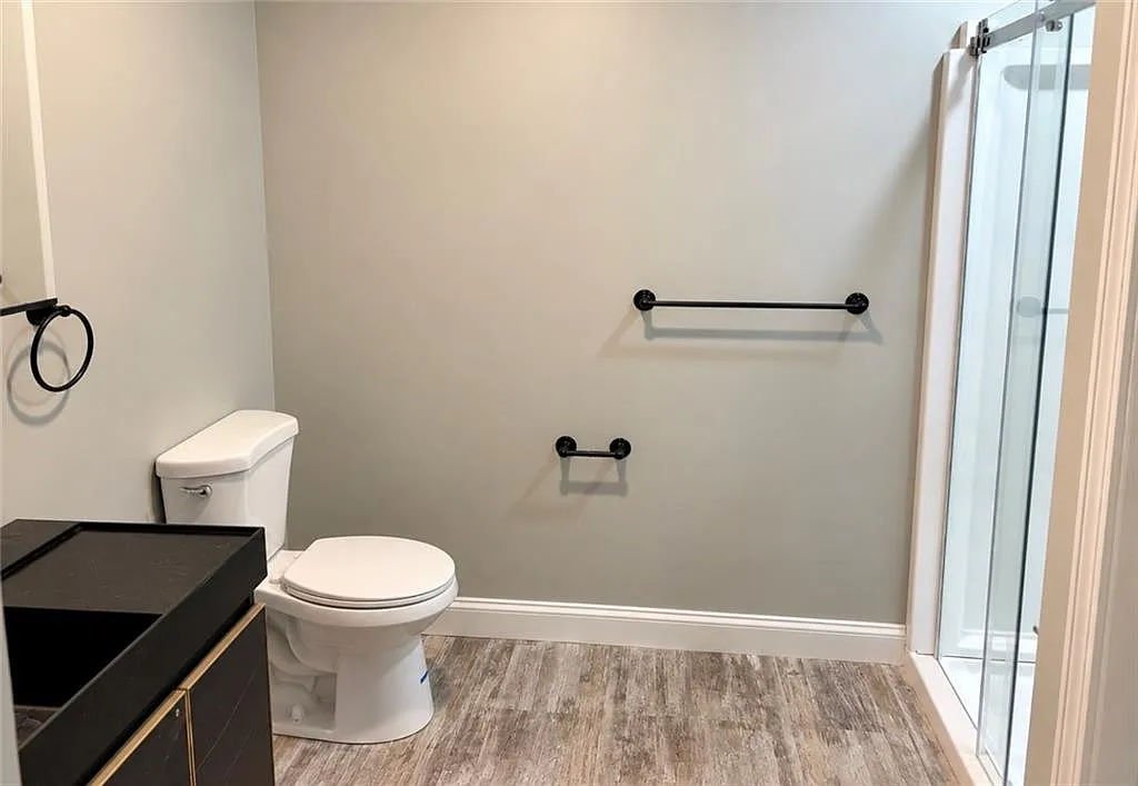 2 bed, 700 sqft, $1,900 — Photo 3