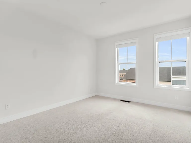 21807 Croxley Ter — Photo 23