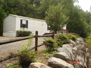 847 Turkey Pen Gap Rd, Horse Shoe, NC 28742