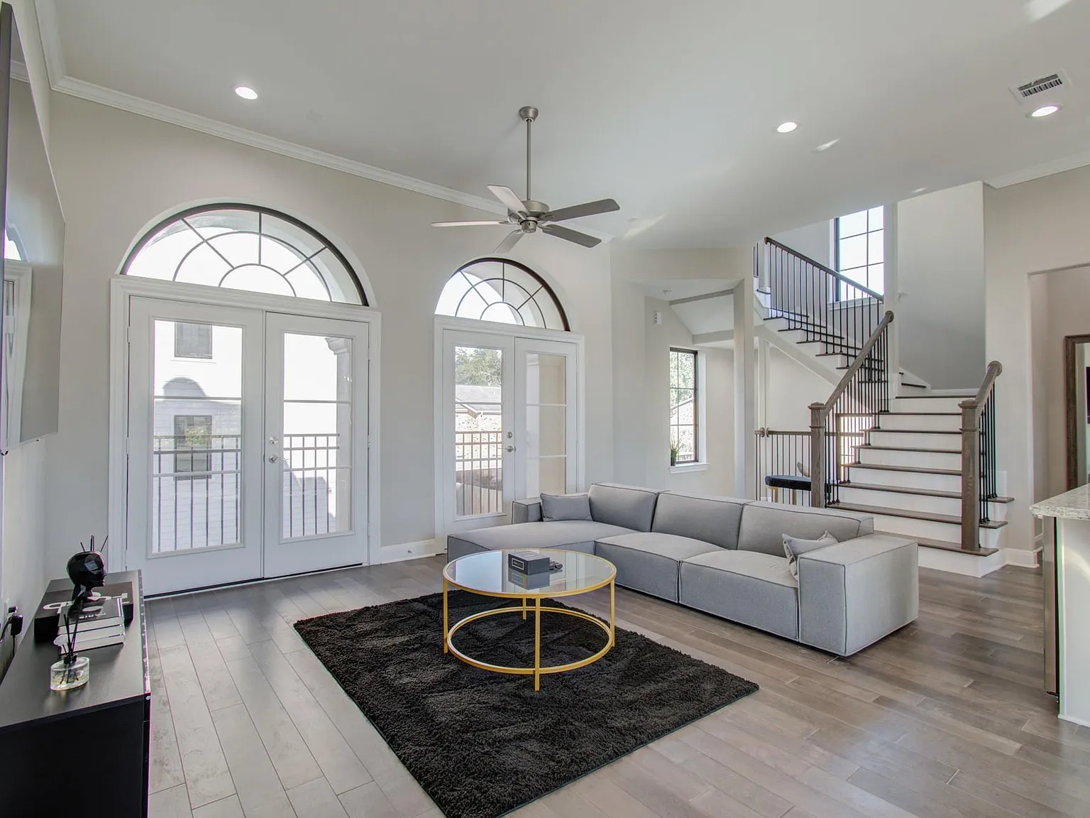 3 bed, 3.5 bath, 2102 sqft, $3,550 — Photo 2