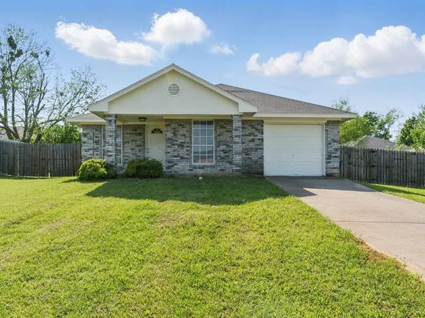 1104 Snowberry St, Cleburne, TX 76031