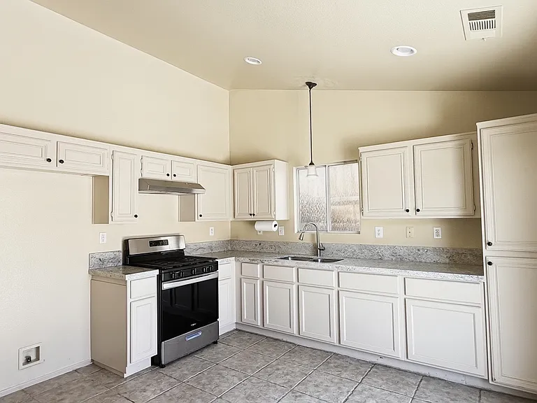 66820 Yucca Dr — Photo 9