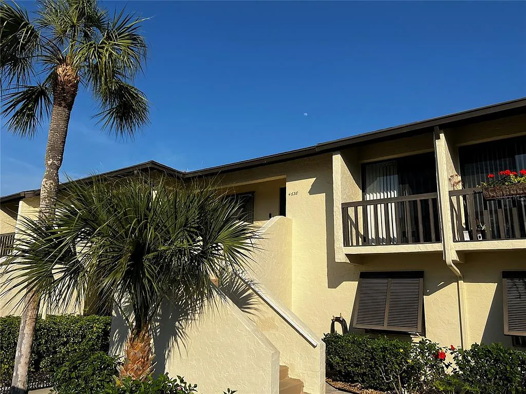 2 bed, 2.0 bath, 1108 sqft, $2,300 — Photo 2