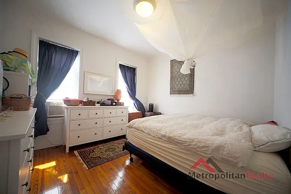 Rented by Metropolitan Realty | media 13