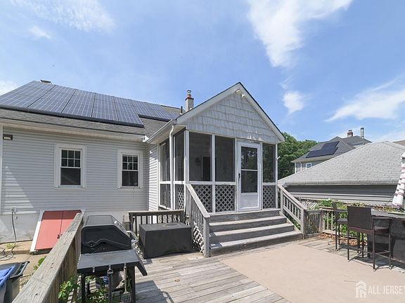3rd image of 331 Portia St