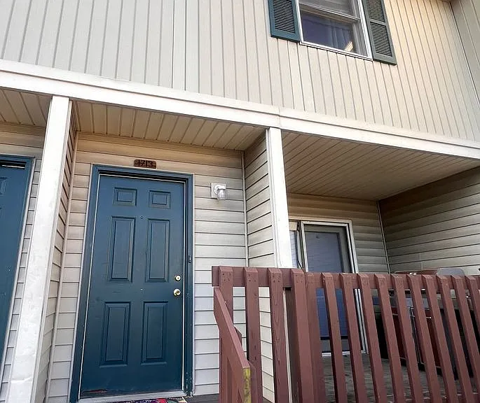 1713 N Lincoln St — Photo 1