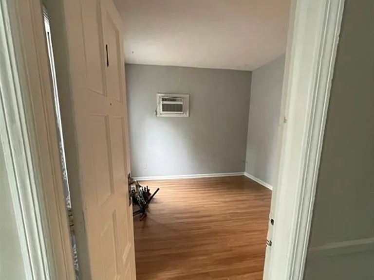 112 Houston St — Photo 4