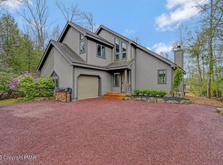 6124 Lakeview Dr, Pocono Pines, PA
