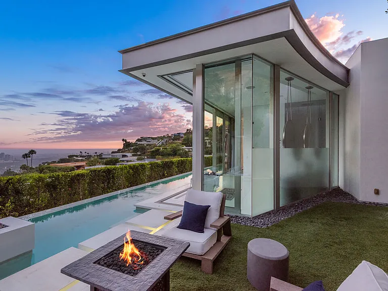 1814 N Doheny Dr — Photo 31