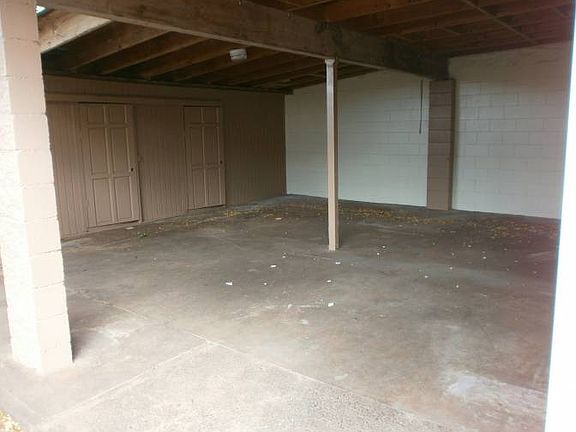 COVERED OUTSIDE PATIO