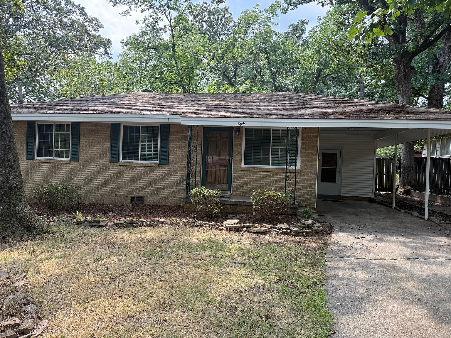 3 bed, 950 sqft, $1,200 — Photo 1