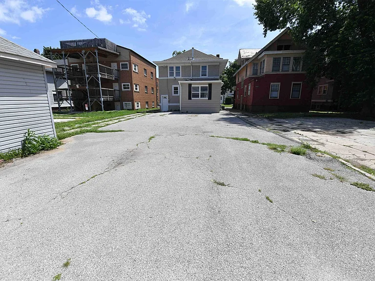1027 N University St — Photo 63