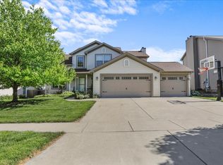 3113 Auburn Rd, Bloomington, IL 61704