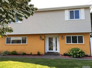 41 Douglass St, Brentwood, NY 11717