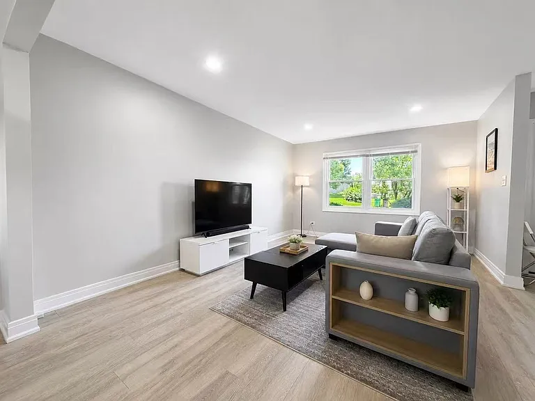 235 Hedgerow Dr — Photo 3