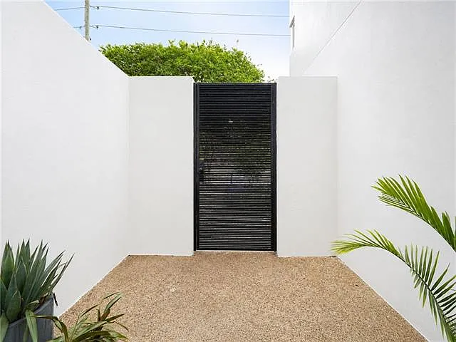 3704 Severn Ave — Photo 46