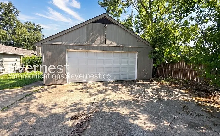 4508 Berrypick Ln S — Photo 20